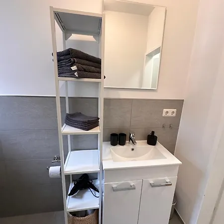 Casa Bergstrasse 1 *