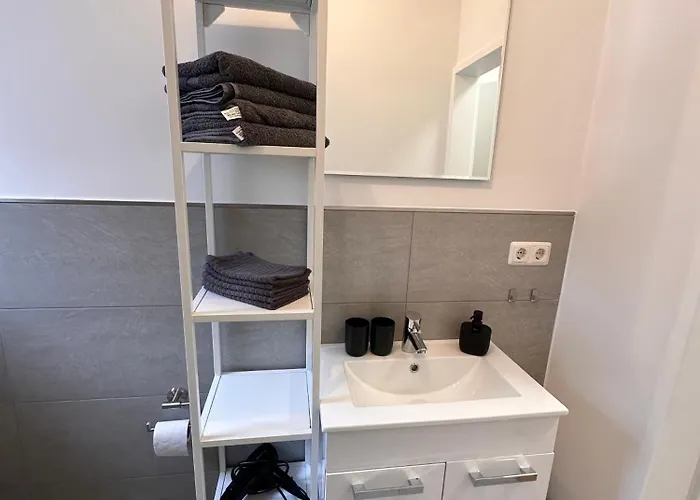 Casa Bergstrasse 1 *